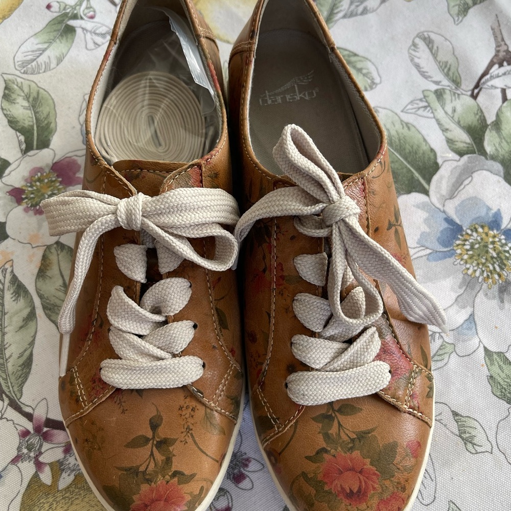 Dansko Orli Floral Sneaker size 39